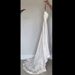 Slim Train Wedding Dress